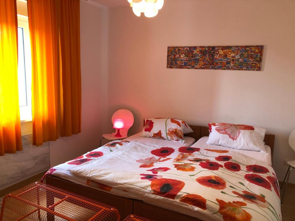 Altstadt Naehe 7 Min Fussweg Ueber Alte Maibruecke Zu Pension Mit Balkon & Garten, Ideal For Long Stay, Relocation Ochsenfurt Exterior foto